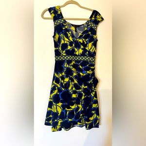 BCBG MaxAzria Navy Blue and Yellow floral ruched mini dress size extra small